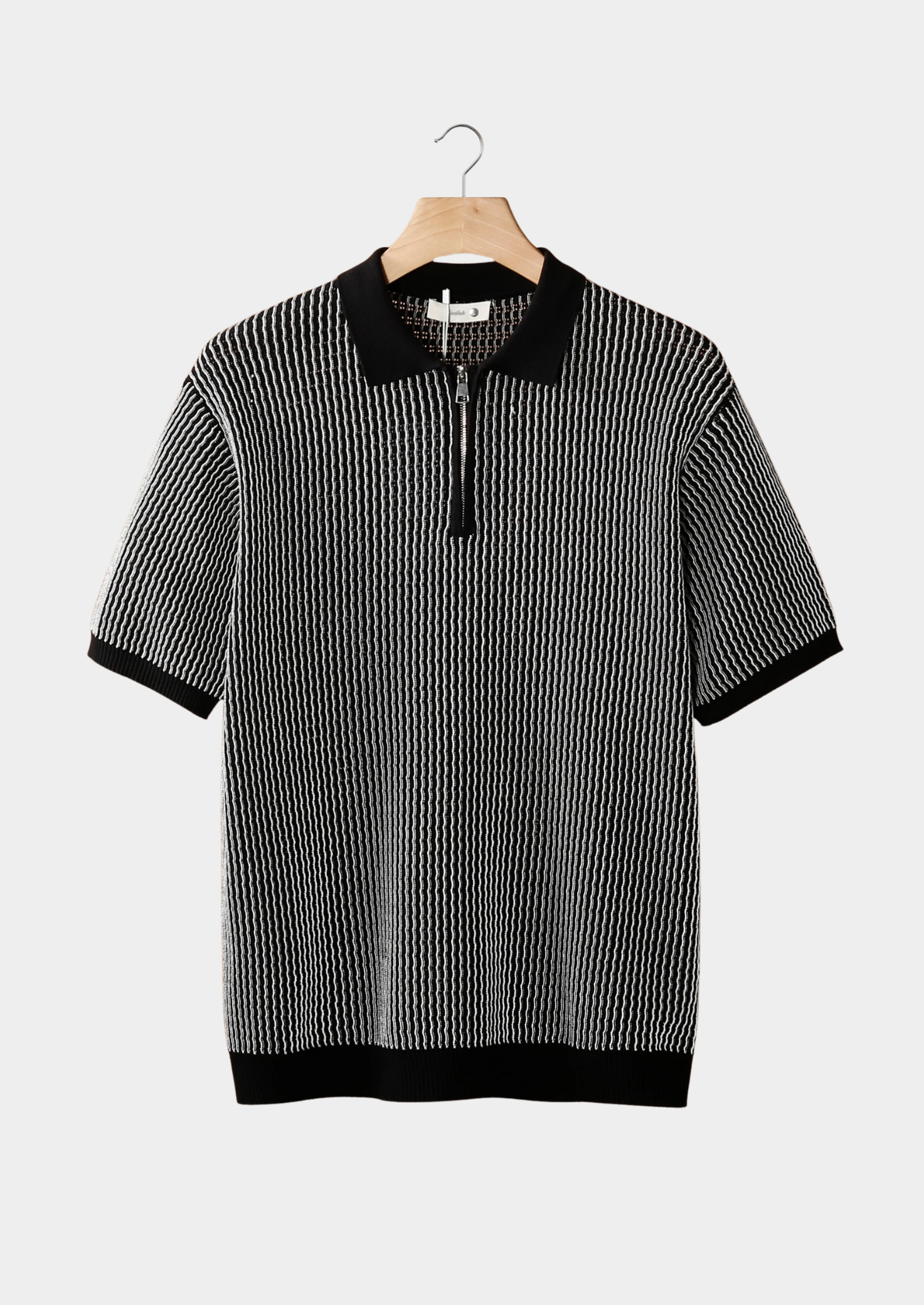 POLOSHIRT MIT GEOMETRISCHEM STRUKTURMUSTER UND REISSVERSCHLUSS