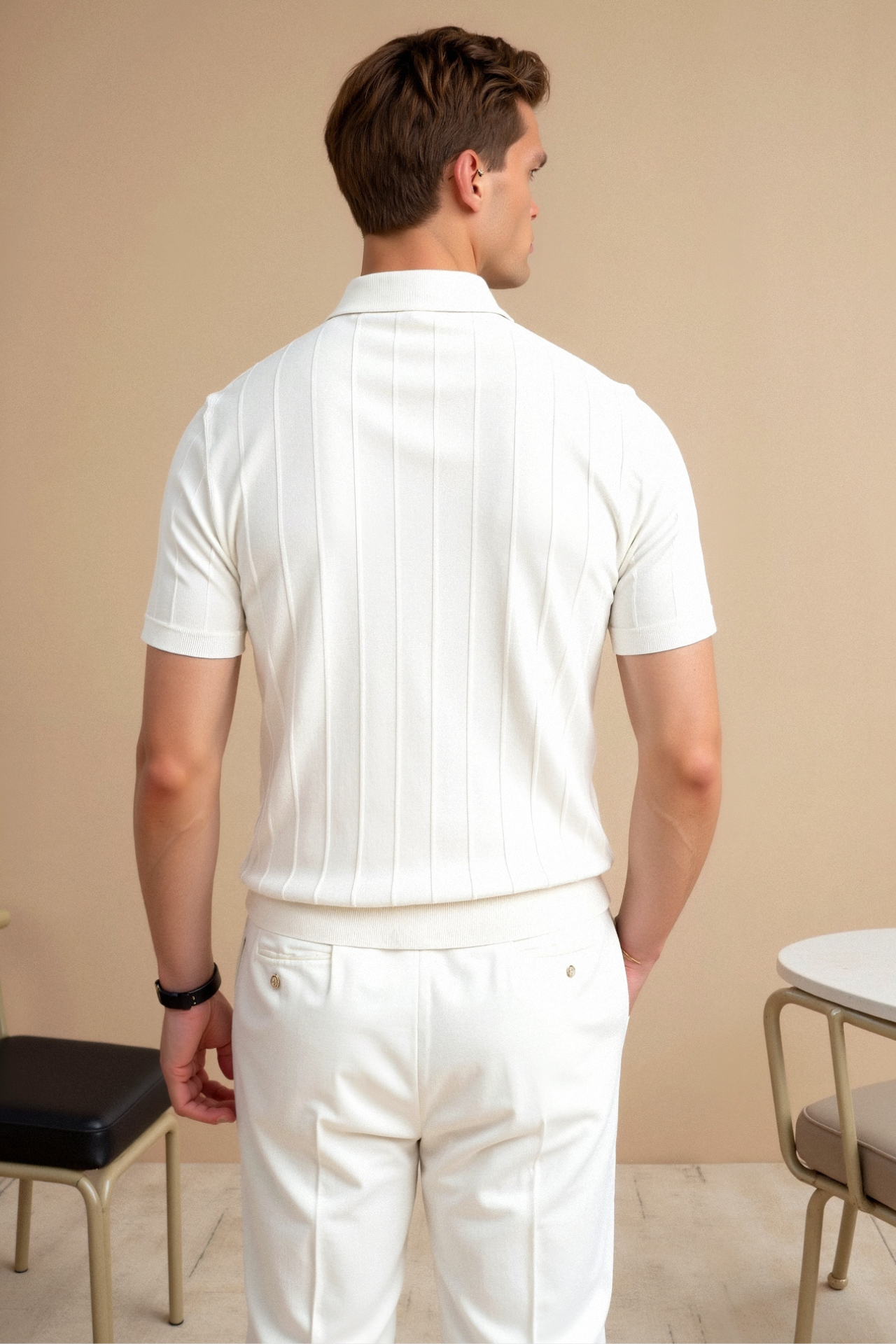 Poloshirt mit vertikalen Streifen und Knopfleiste