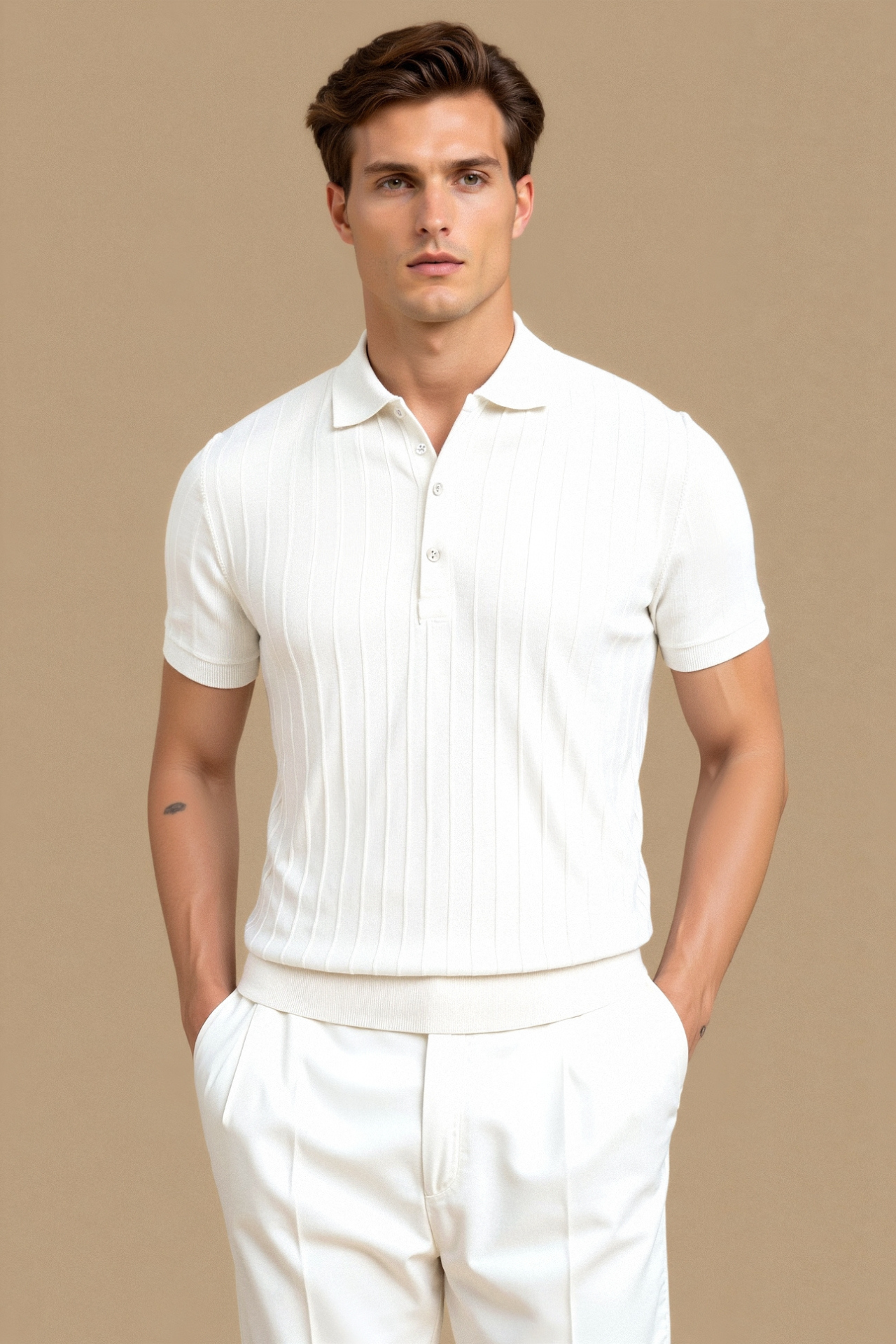 Poloshirt mit vertikalen Streifen und Knopfleiste