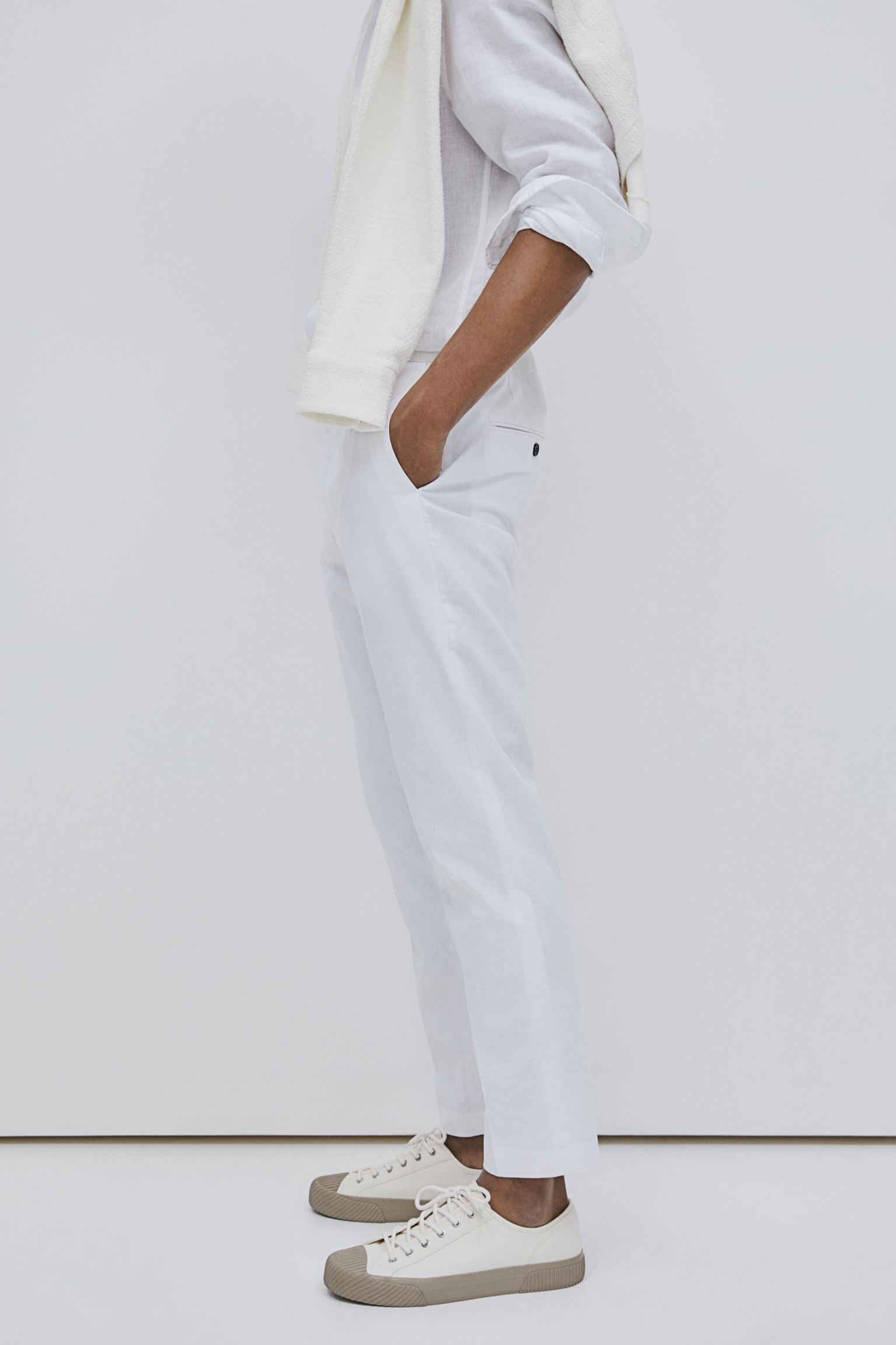 Pantalon chino slim, spacieux et élégant